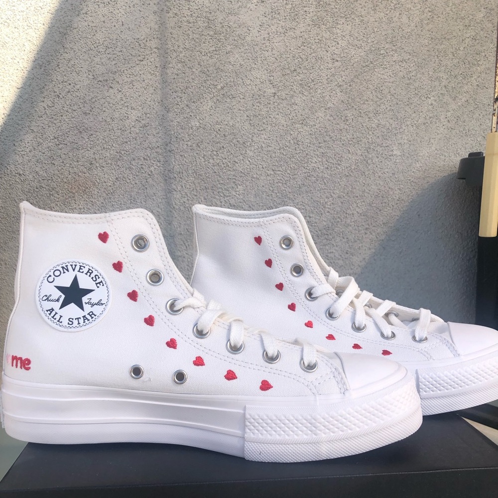 Chuck Taylor Converse Crafted with Love Lift Platform Embroidered Hearts A01599C